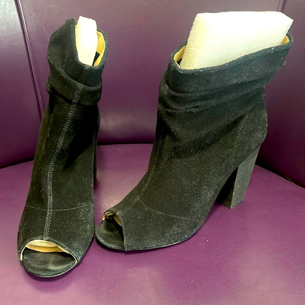 Nine West slouchy open toe booties size 10